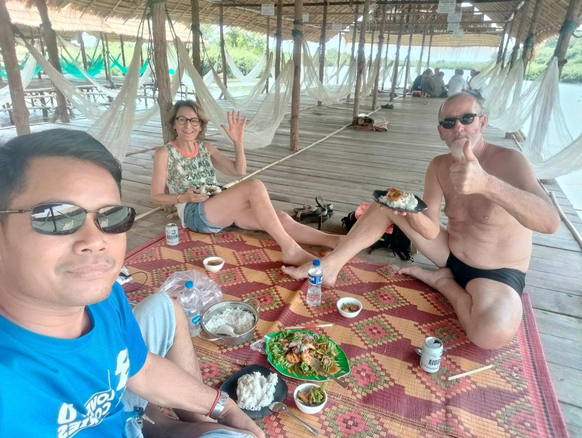 Dolphin Home Stay New Kratié Esterno foto